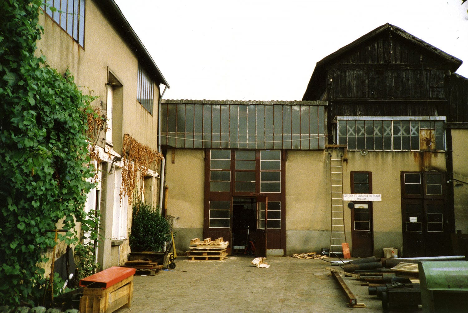 1935